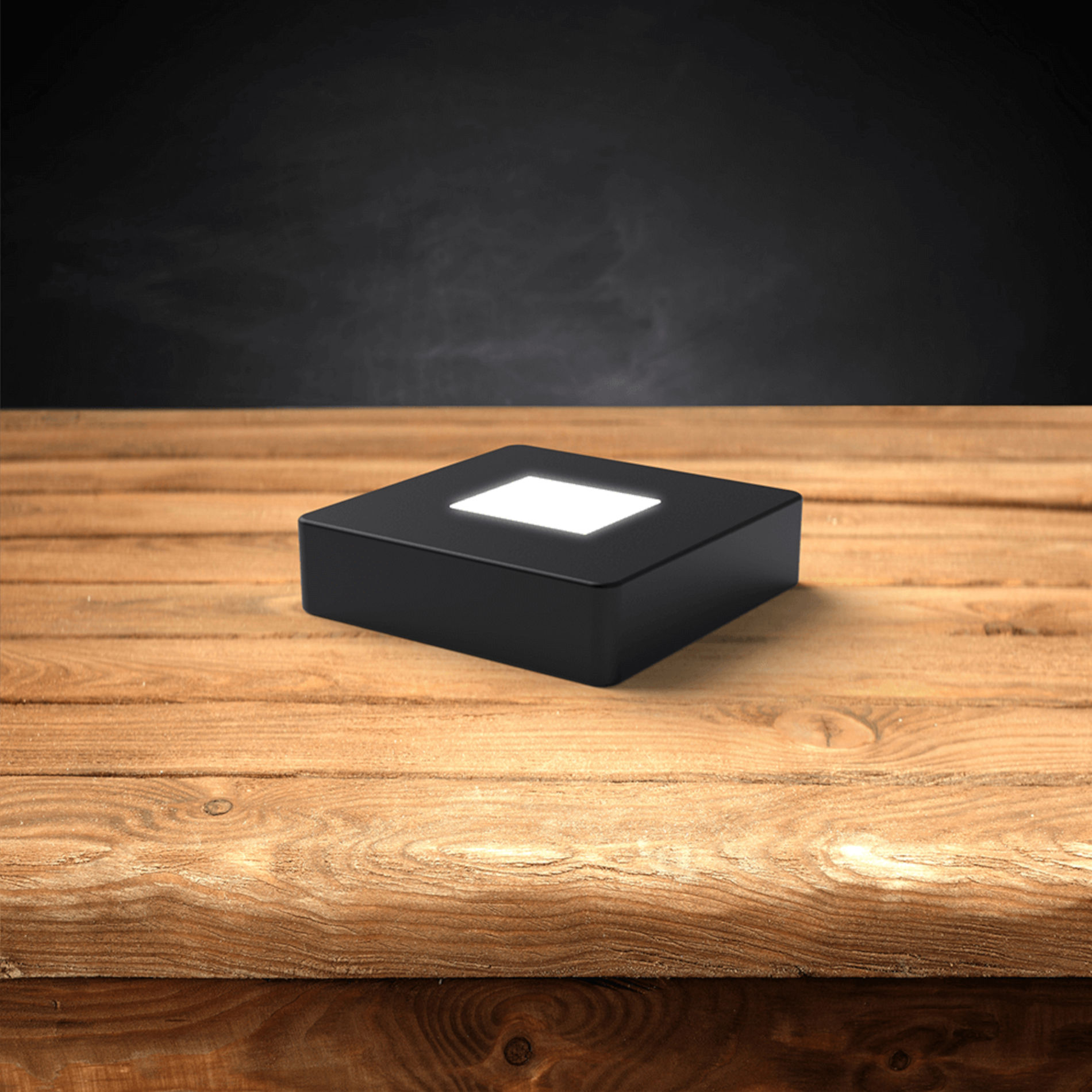 Base lumineuse LED finition bois sur une table.